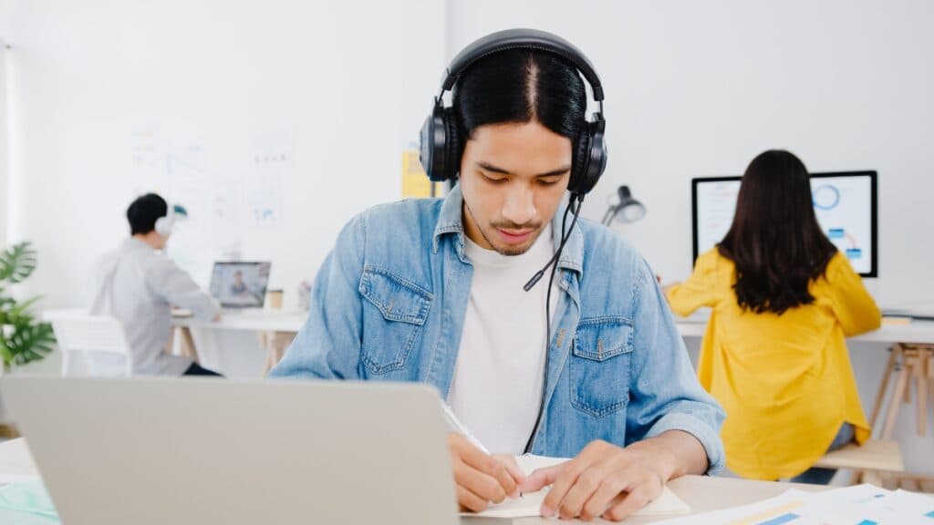Distance Education Bangalore: Best Courses for Working Professionals
