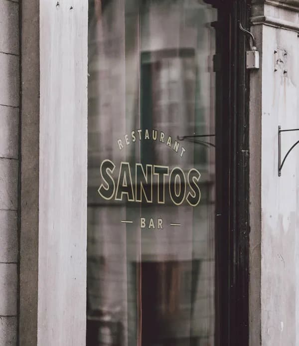 Best Uses for Custom Vinyl Signs for Small Businesses