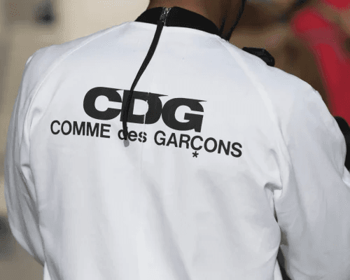Outfits casuales y urbanos usando tenis Converse x CDG Play