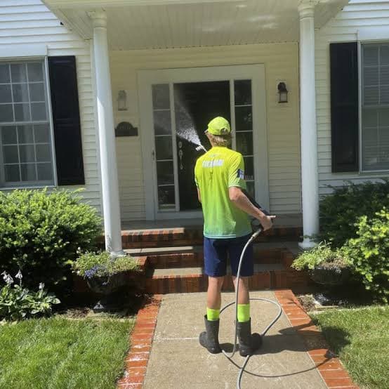 Best Pressure Washing Company for Driveway and Concrete Cleaning