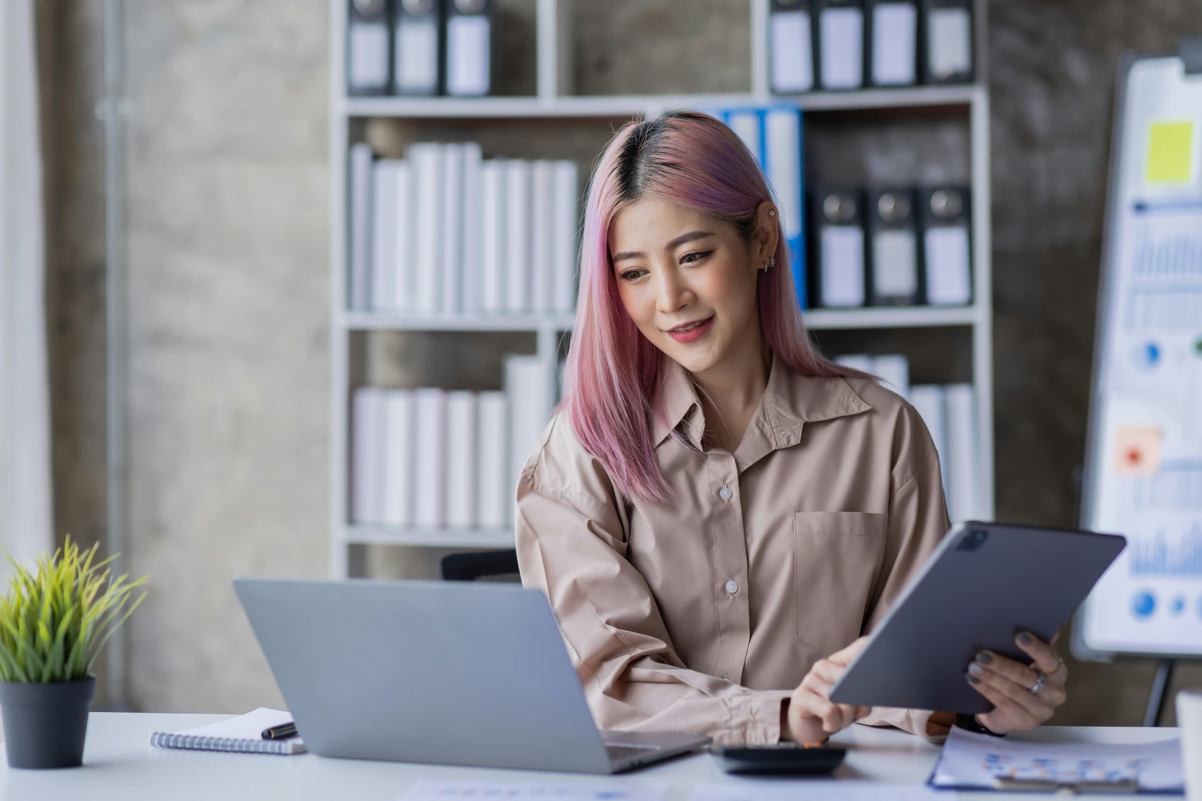 What Are the Benefits of Email and Chat Support Services?