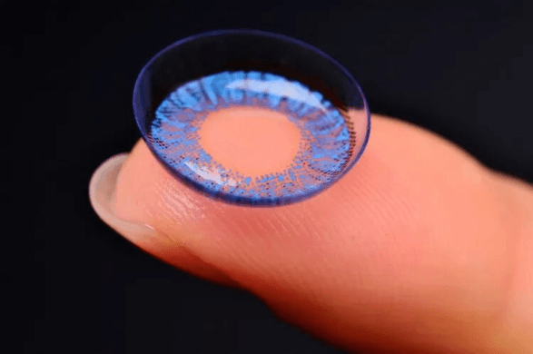 Lens Crafters: Navigating Contact Lens Options