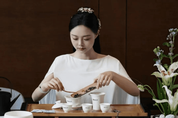 Mount Emei Tea Makes Tea Brewing an Art