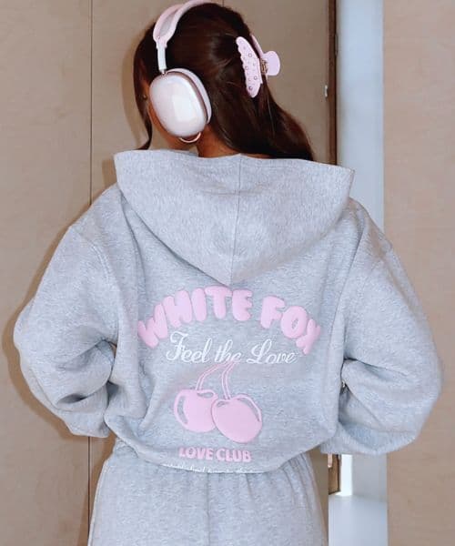 The Rise of the White Fox Hoodie in Modern Fashion