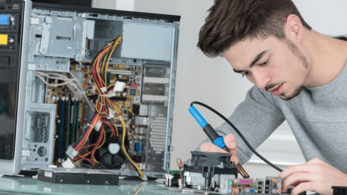 Revolutionizing Tech Support: The Perks of Opting for Smart Geeks' Home Visit Computer Technicians