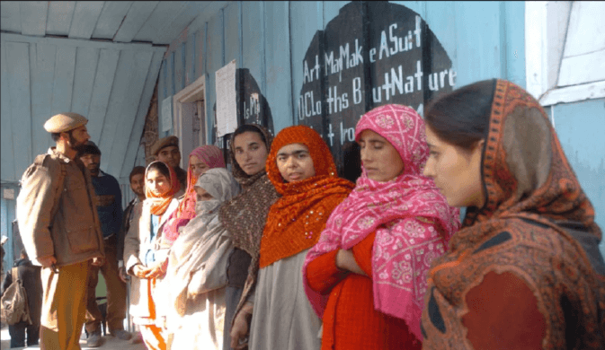 Mehbooba in the field to save the credibility of PDP, voting rights facility for displaced Kashmiri 