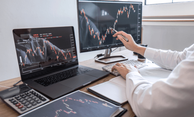 Navigating the Forex Maze: Understanding the 4 Risks of Depleting Your Trading Account