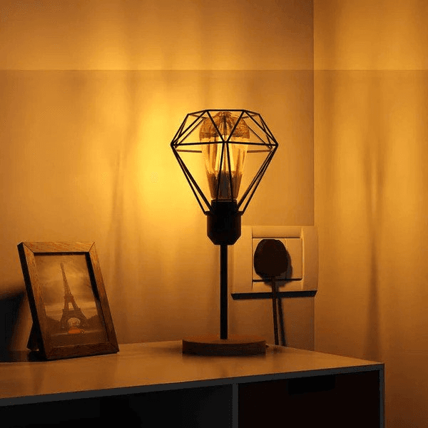 How big should a lamp be on a table