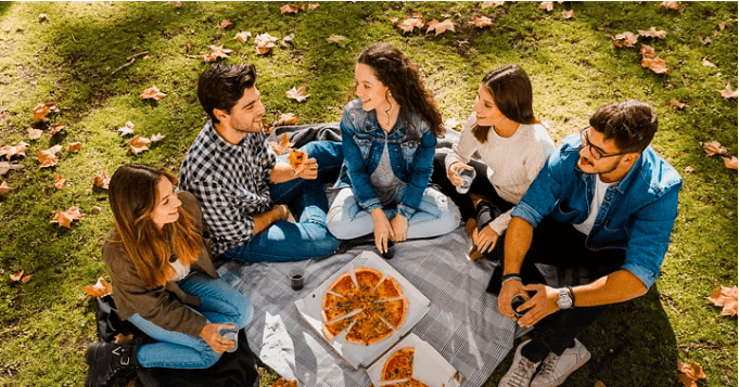 6 Reasons why Couples benefit from being around other happy couples