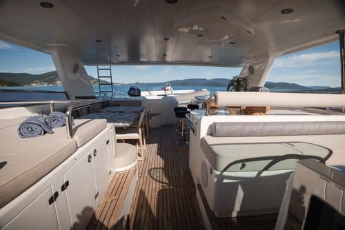 Discover the Whitsundays: Luxury Yacht Adventures 