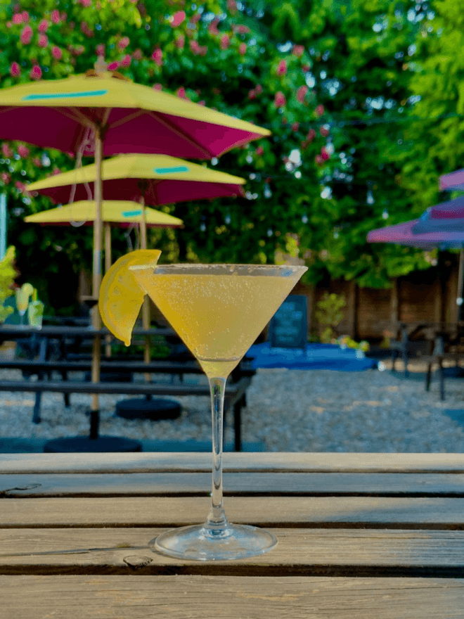Crafting Signature Cocktails: The Perfect Complement to Burgers
