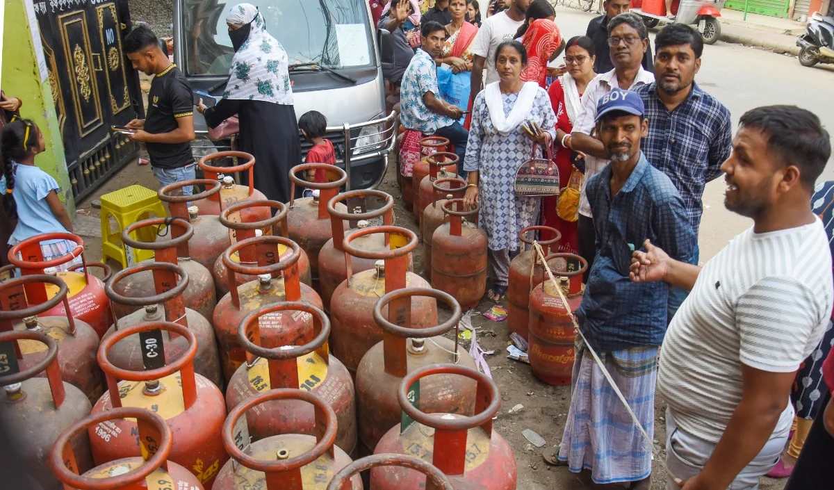 West Asia संकट के बीच सरकार का बड़ा बयान, देश में Petrol