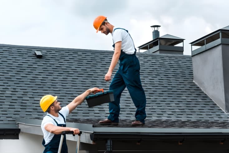 Bookkeeping for Roofers: 7 Tips for a Profitable Season