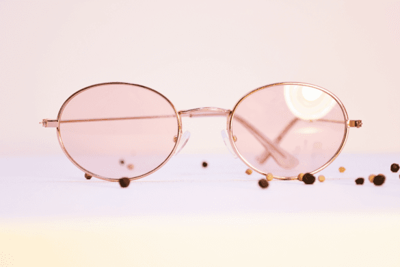 Complete Your Look: Tips for Choosing Sunglasses to Match Your Outfit